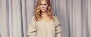 Video: Amy Schumer’s Hilarious Take on Receiving Signs From ‘The Universe’